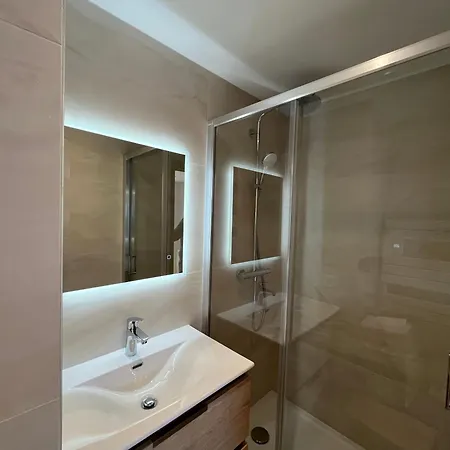 Renovated 6-8 Pers Luxury In Centre 85m2 3br 3ba With Mountain View And Boots Heater ! Meribel